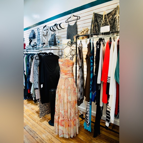 Meet your Posher, Nouveau Designer Consignment! - Picture 4 of 16